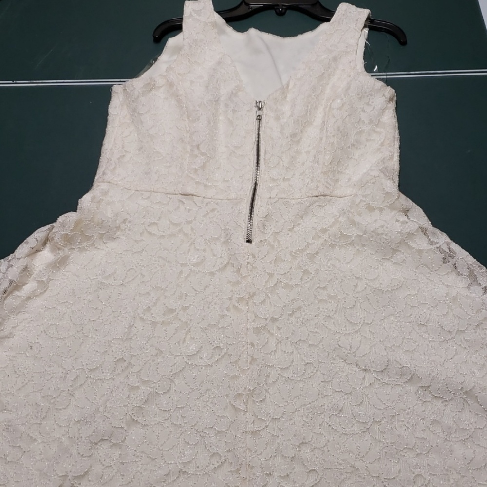 Dress - Picture 3 of 3